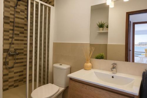 a bathroom with a toilet and a sink and a shower at Doñana Beachfront y acceso directo a la playa de Patalavaca in Patalavaca