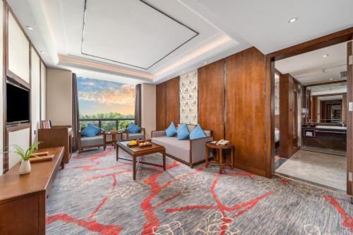 a living room with a couch and a table at Lijiang Riverside Luxury Hotel, Guilin in Guilin