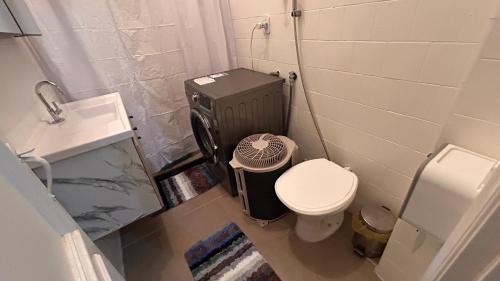 a small bathroom with a toilet and a sink at Apartamento Pé Na Areia, Vista Praia de Copacabana in Rio de Janeiro