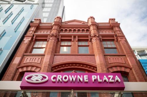 a building with a sign that reads growing pizza at Crowne Plaza Hobart by IHG in Hobart