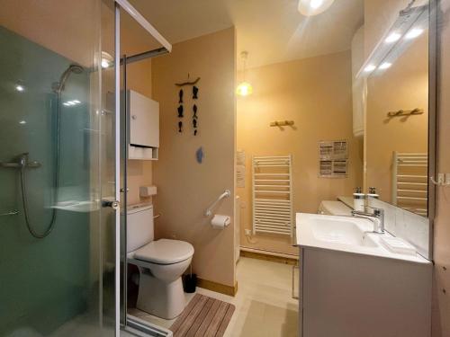 ห้องน้ำของ Mont Dore - Appt T2 pour 4 pers, proche thermes - FR-1-608-294