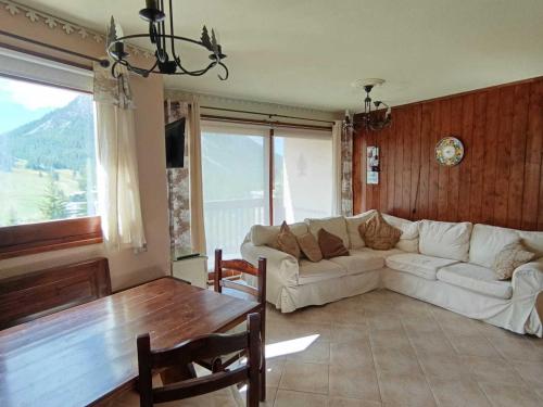 Appartement fonctionnel pour 5 personnes avec animaux acceptés, parking et balcon sud - FR-1-445-226