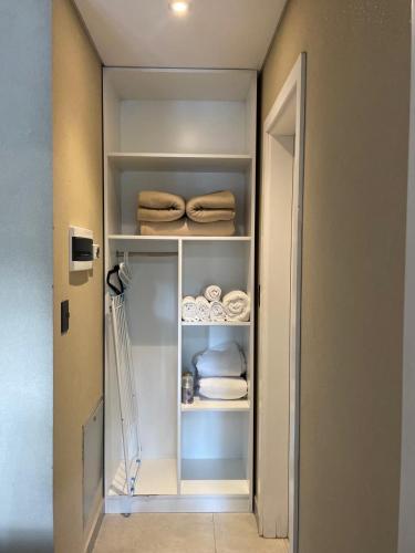 a walk in closet with towels and towels at Nexo Playa Depto 6 in Valeria del Mar