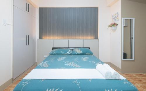 Postel nebo postele na pokoji v ubytování L Mansion 2 Palanan Makati City