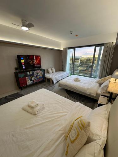 a hotel room with two beds and a large window at Luxury Penthouse & High-Floor Hotel near City of Dreams, Airport, Okada, and Solaire Casino in Manila