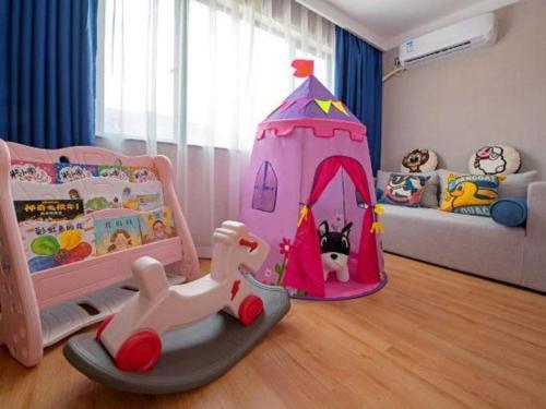 a childs bedroom with a tent and a play set at danfeng kelly hotel in Shenzhen