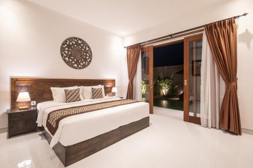 Postel nebo postele na pokoji v ubytování 6 Bedrooms Private Pool Villa Cemagi