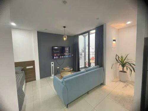 TV a/nebo společenská místnost v ubytování VM Apartment võng thị,The Lakeview - West Lake