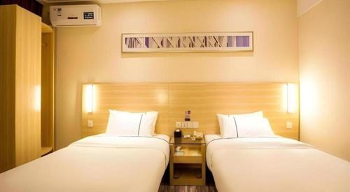 Letto o letti in una camera di City Comfort Inn Hotel Guilin Hongling Road