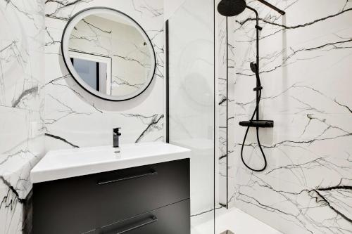 Authentique Apartment - 1BR- 2P- Voltaire