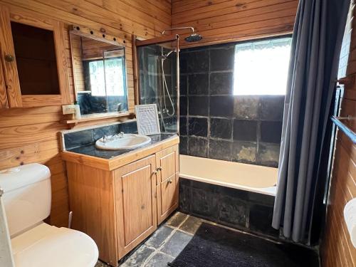 a bathroom with a sink and a tub and a toilet at Cozy Queen Room next to Shopping Centre and Station - SH5 in Toongabbie West