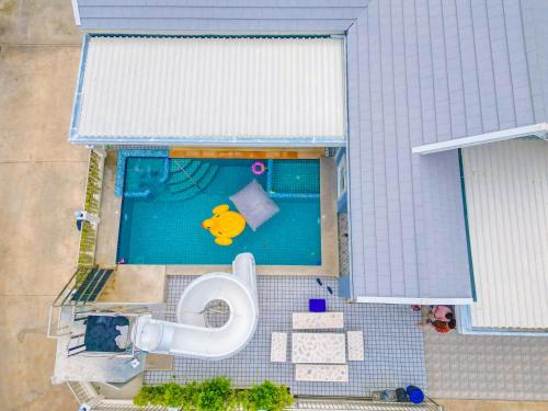 a toy pool with a toy toilet in a house at BAN SINGH TO Poolvilla in Cha Am
