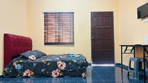 a bedroom with a bed and a window and a door at Capital O 91191 Chalet Cd Impiana in Kulim