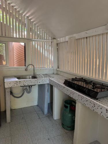 Dapur atau dapur kecil di Nomad house in Hin Kong