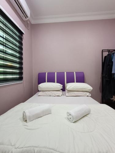 Ένα ή περισσότερα κρεβάτια σε δωμάτιο στο D'Homestay Merinding Trail WP Labuan