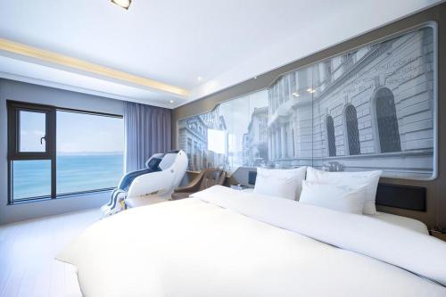 Ένα ή περισσότερα κρεβάτια σε δωμάτιο στο Pohang Hotel View