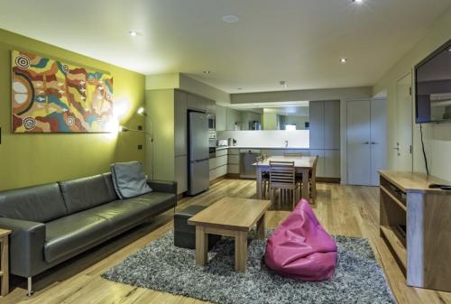 Η κουζίνα ή μικρή κουζίνα στο Altezza 2 bedroom apartments