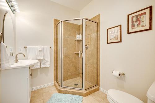 Un baño de Golf Course Views and Private Deck Mesquite Condo!