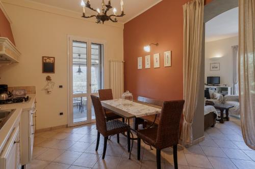 Kuchyň nebo kuchyňský kout v ubytování Residenza Gorleri charme e relax