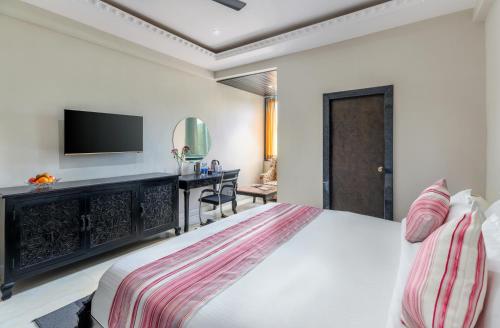 Postel nebo postele na pokoji v ubytování Surya Kothi Resort
