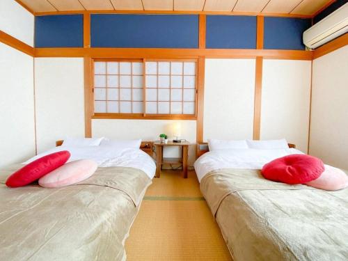 無料レンタサイクル -Guest House 団- 最大16名,難波まで2駅5分,USJまで好アクセスの3階建て