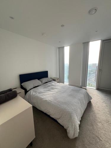 Postel nebo postele na pokoji v ubytování Luxe Penthouse 2 bed Deansgate