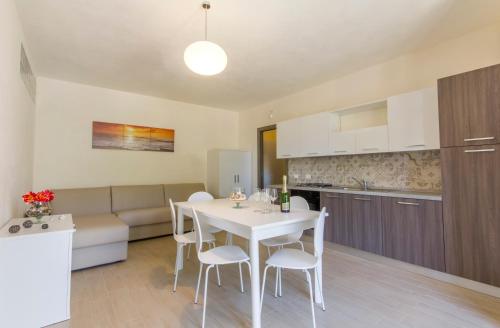 A kitchen or kitchenette at La Perla dello Stagnone