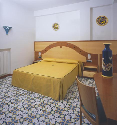 Ein Bett oder Betten in einem Zimmer der Unterkunft Hotel Bristol
