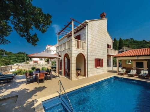 Villa Anka - Five-Bedroom Villa with Terrace and Swimming Pool