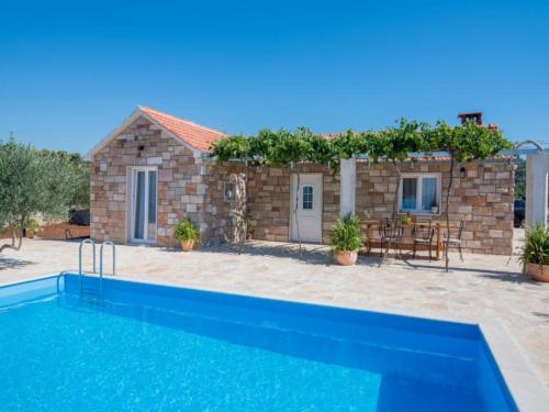 Holiday Home My Summer House - Two-Bedroom Holiday Home with Private Pool and Terrace - ST