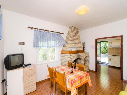 Ảnh trong thư viện ảnh của Holiday Home Blue Vineyard- Three Bedroom House with Terrace and Sea View ở Potomje