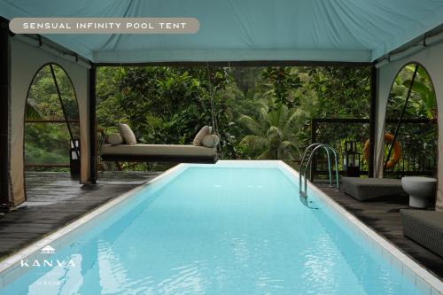 K Club Ubudの敷地内または近くにあるプール