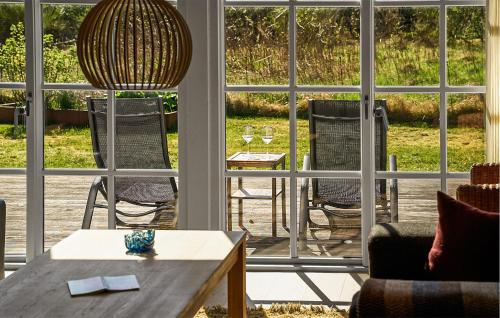 Beautiful Home In Ejstrupholm With Wifiにあるシーティングエリア