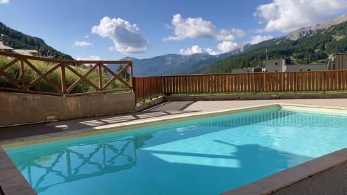 Appartement 35 m2 4p proche des pistes de ski la foux d Allos Avec piscine chauffée saison été