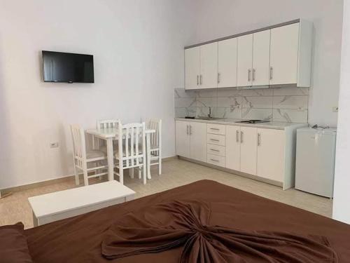 Kitchen o kitchenette sa Vila shabani