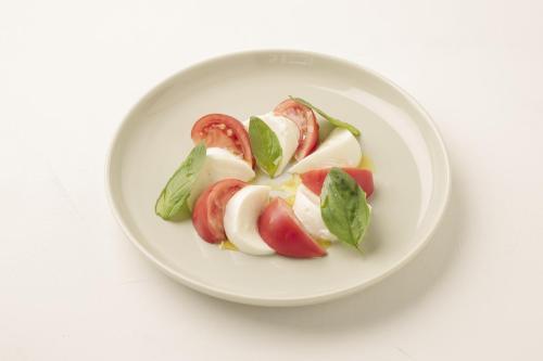 a white plate of food with apples and greens at Luce Stay&Resort Evoluto101 in Urayasu