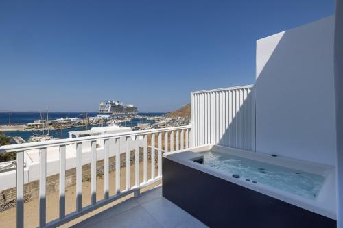 Balkón nebo terasa v ubytování VEZO Suites Mykonos