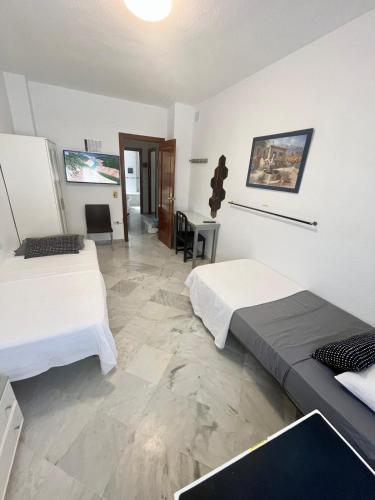 Ένα ή περισσότερα κρεβάτια σε δωμάτιο στο SkyRest Bollullos