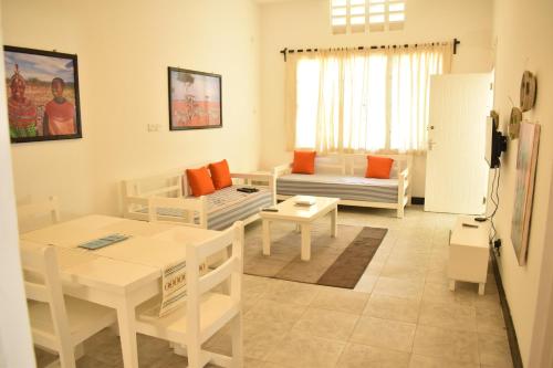 a living room with a couch and a table at Executive La Casa Di Nico 2 Bedroom Hse 2 in Mombasa