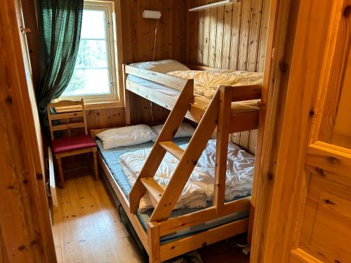 a room with two bunk beds and a window at Leilighet på Gaustablikk in Gaustablikk