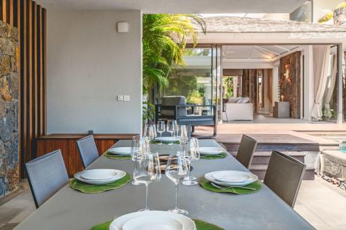 Restoran atau tempat lain untuk makan di Villa Numa - Exclusive Seaside Escape