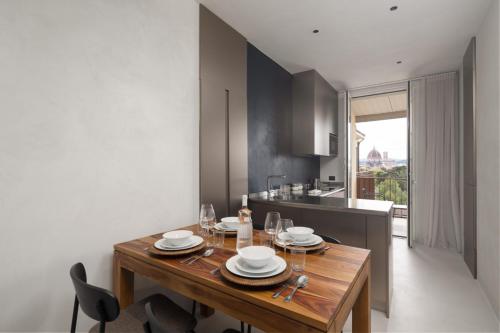 Modern Apartment with Skyline Views