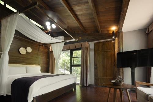 Un ou plusieurs lits dans un hébergement de l'établissement Autumn Whisper Eden Villas