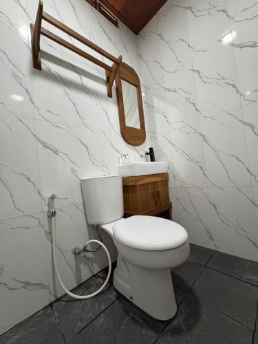 Ένα μπάνιο στο Astayana home