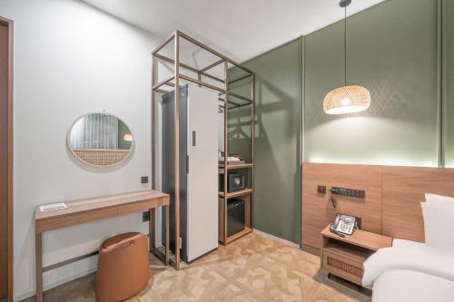 Postel nebo postele na pokoji v ubytování Daegu Dongseongro Giant Hotel