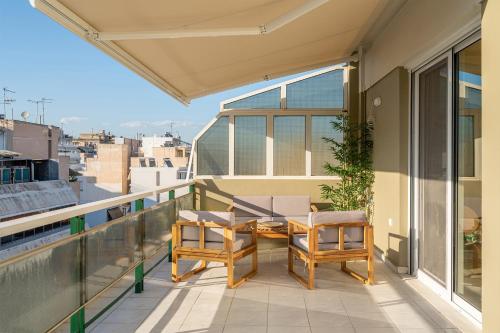 The Portside Getaway - 2BR, 2BA Duplex in Piraeus