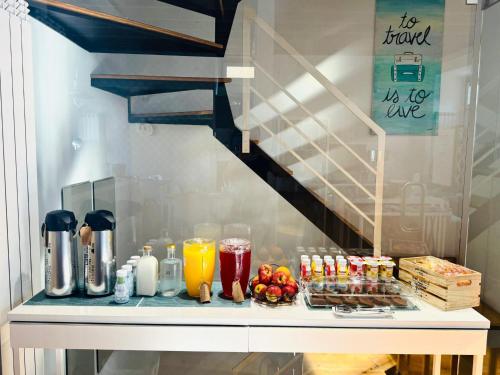 a table with drinks on it in a room at R3 Service - Five Senses in Coimbra in Coimbra