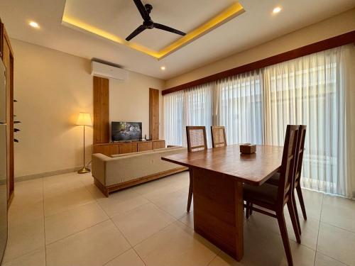 Televisyen dan/atau pusat hiburan di Solvana Villas Sanur by AGATA