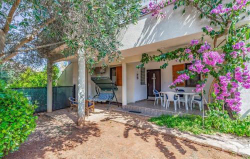 1 Bedroom Amazing Apartment In Medulin