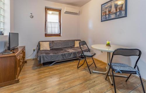1 Bedroom Amazing Apartment In Medulin